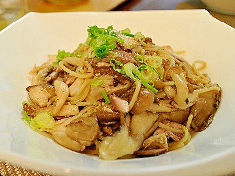 秋刀魚ときのこのにんにくバター醤油パスタ